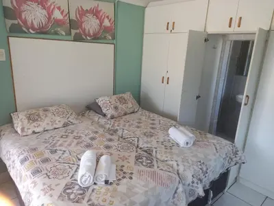 a bedroom with a bed with towels on it at Mountainia Inn in Worcester