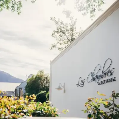 Les Chambres Guest House