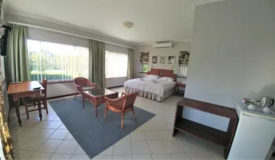a room with a bed and a table and chairs at Besigheim in Stellenbosch