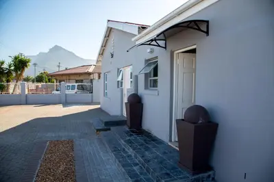 Gallery image of ANNEX LODGE & SPa in Cape Town