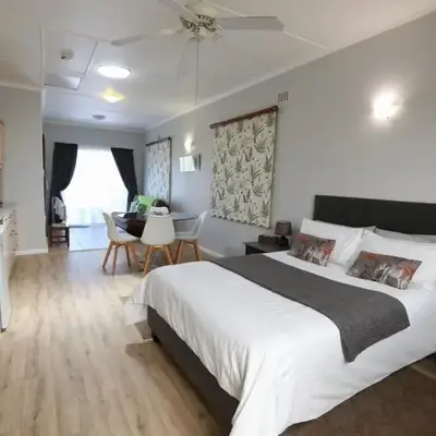 Caesar's Self-catering Open Plan Suite