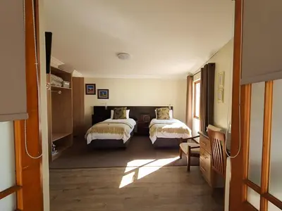 a bedroom with two beds and a window at Cummings Guesthouse in Wellington