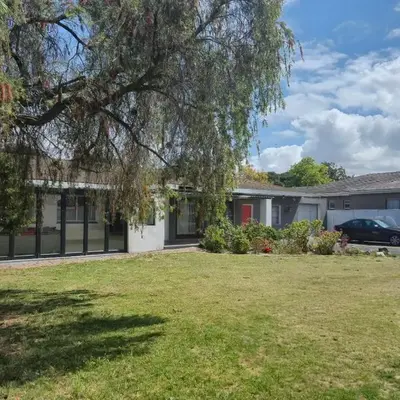 Lyronne Guest house