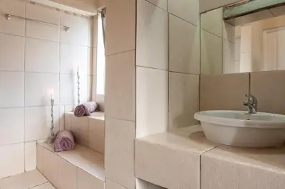 Gallery image of Bedrock Executive Top Floor En-Suite Studio in Cape Town