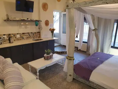 Gallery image of Bedrock Honeymoon Studio En-suite in Cape Town