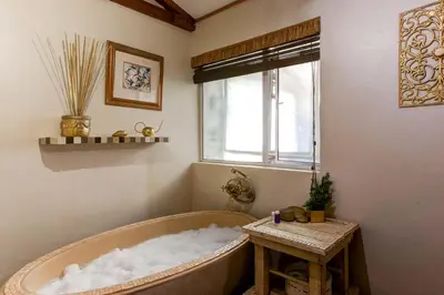 Gallery image of Strand Honeymoon Suite Studio in Cape Town