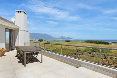 Gallery image of 2 Bay Sunset Villa in Cape Town