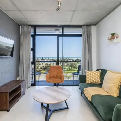 Sea and Sun-Table Mountain views Wifi Parking!