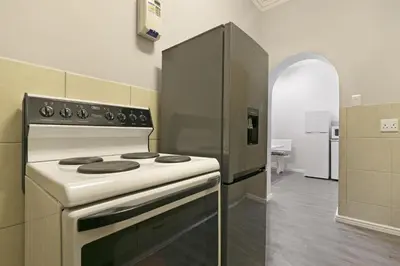 a kitchen with a stove and a refrigerator at Jacquelena Hof 9 in Strand