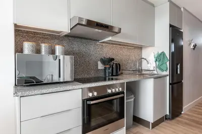 Gallery image of Burmeister 407 -Spacious 1 Bedroom Apartment Across from Ocean in Cape Town