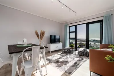 Gallery image of Burmeister 407 -Spacious 1 Bedroom Apartment Across from Ocean in Cape Town