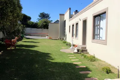 Gallery image of Suryia Sleeps in Cape Town
